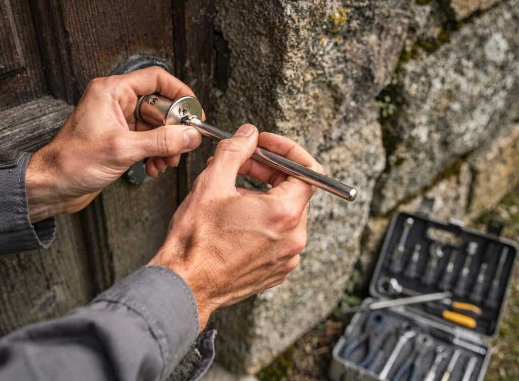 Serrurier professionnel à Perpignan intervenant sur portes et serrures 66.